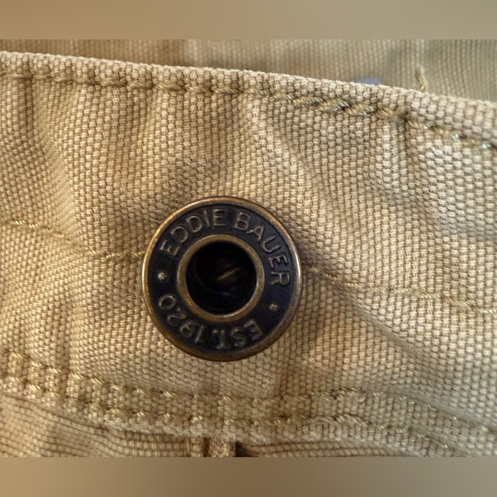 Eddie Bauer | Men's 100% Cotton Classic Khaki Cargo Shorts, Size 33 - Picture 7 of 16